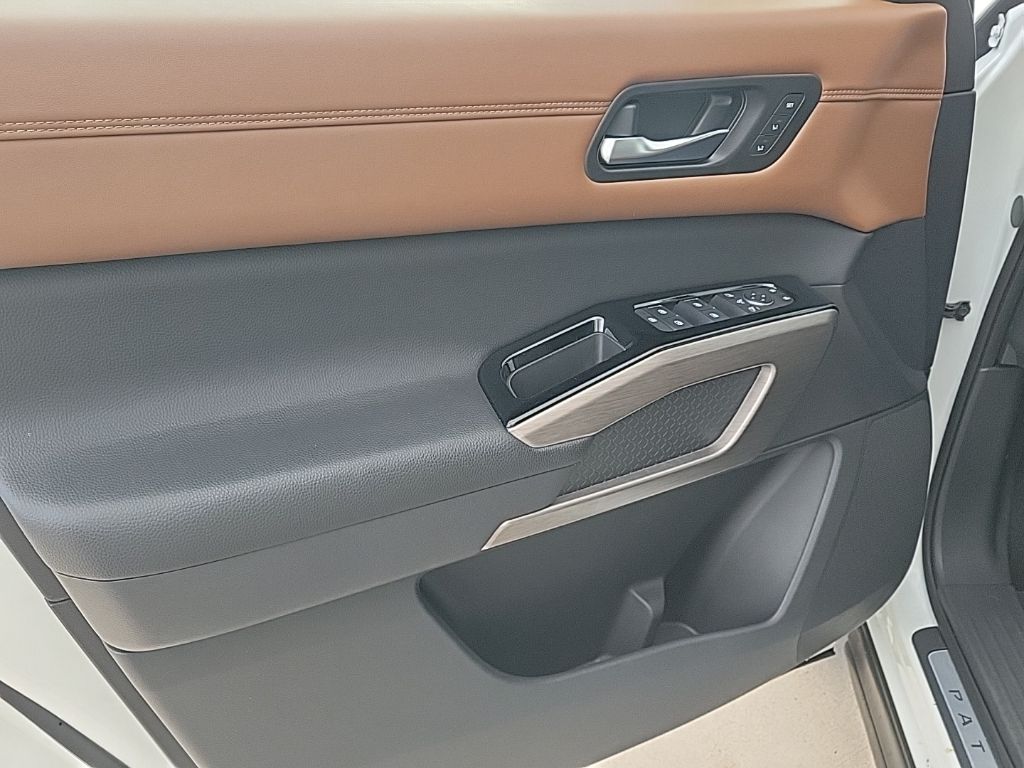 Thumbnail: 2023 Nissan Pathfinder - 37