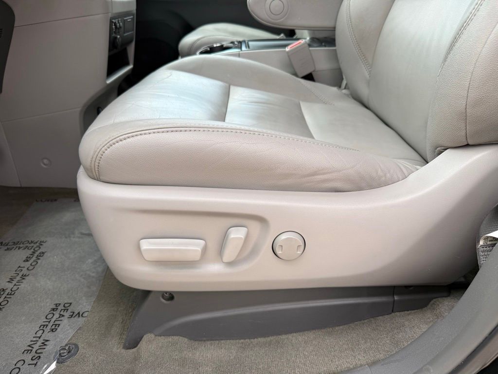 Thumbnail: 2016 Toyota Sienna - 12