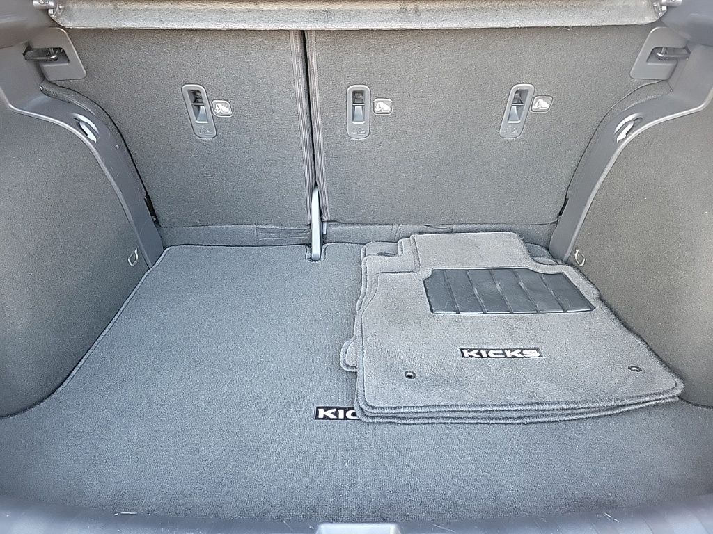 Thumbnail: 2022 Nissan Kicks - 22