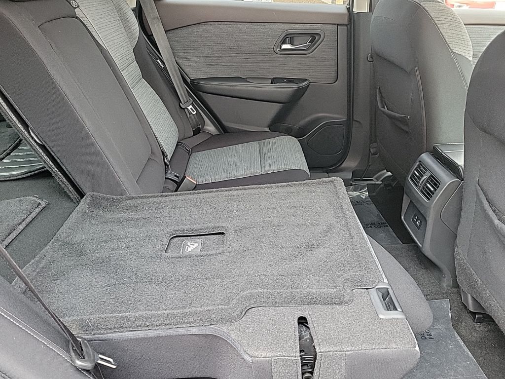 Thumbnail: 2021 Nissan Rogue - 16