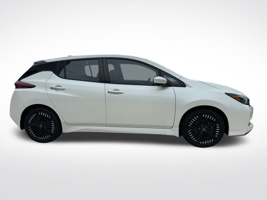 Thumbnail: 2023 Nissan Leaf - 6