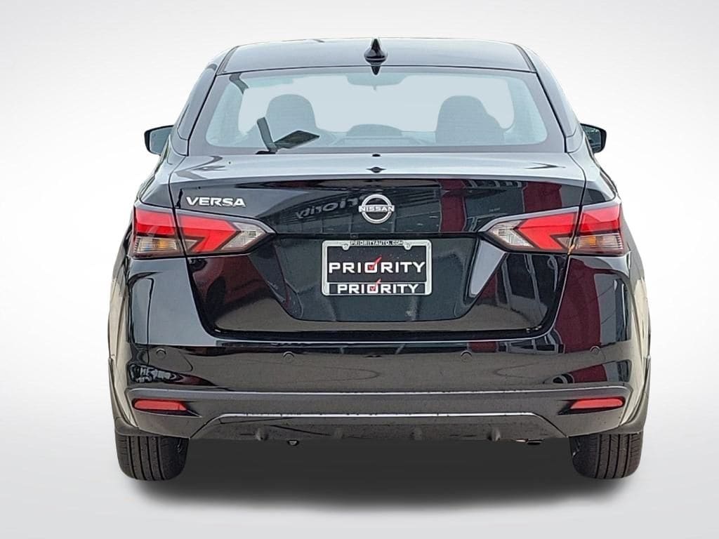 New 2025 Nissan Versa 1.6 SV Sedan