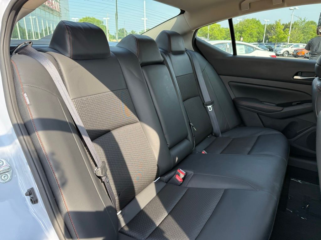 2023 Nissan Altima SR 27