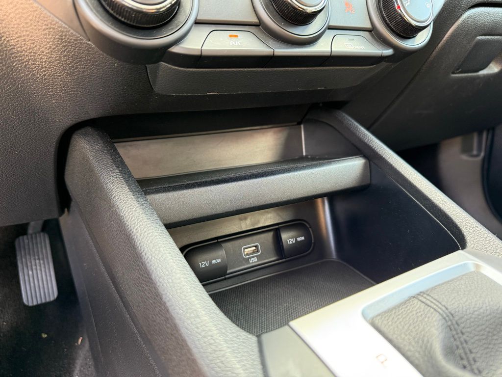 Thumbnail: 2022 Kia Forte - 25