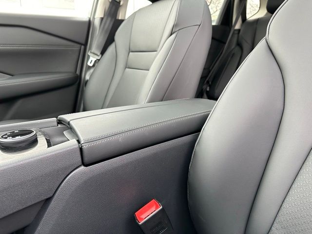 2025 Nissan Rogue SV 23
