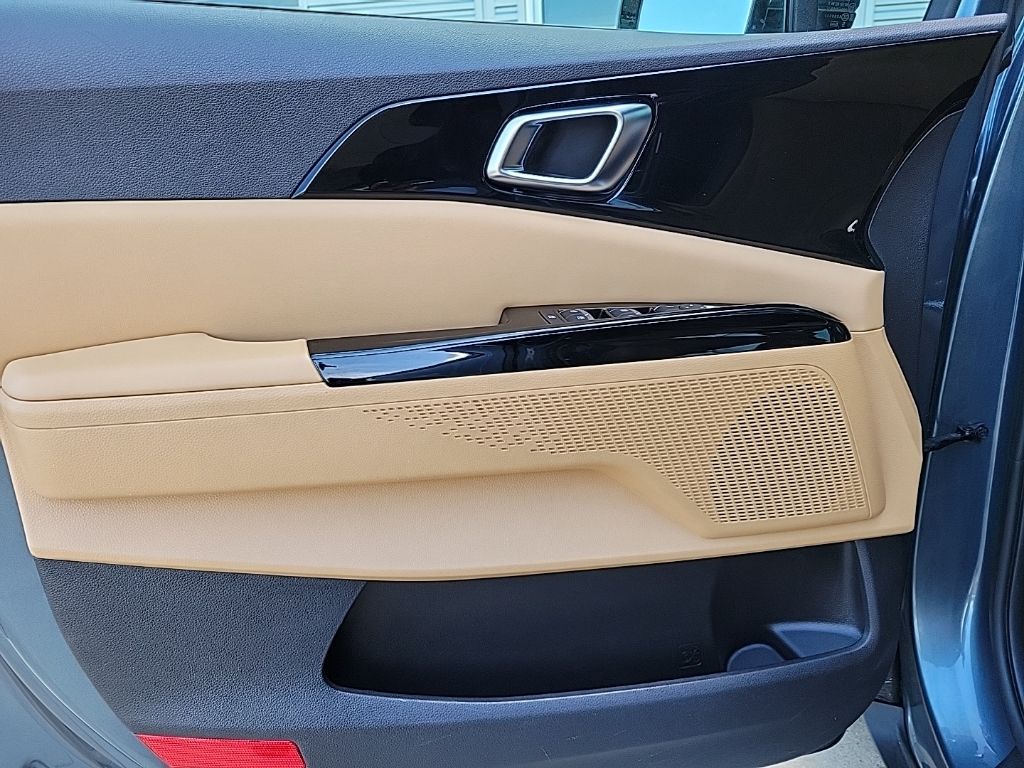 Thumbnail: 2022 Kia Carnival - 34