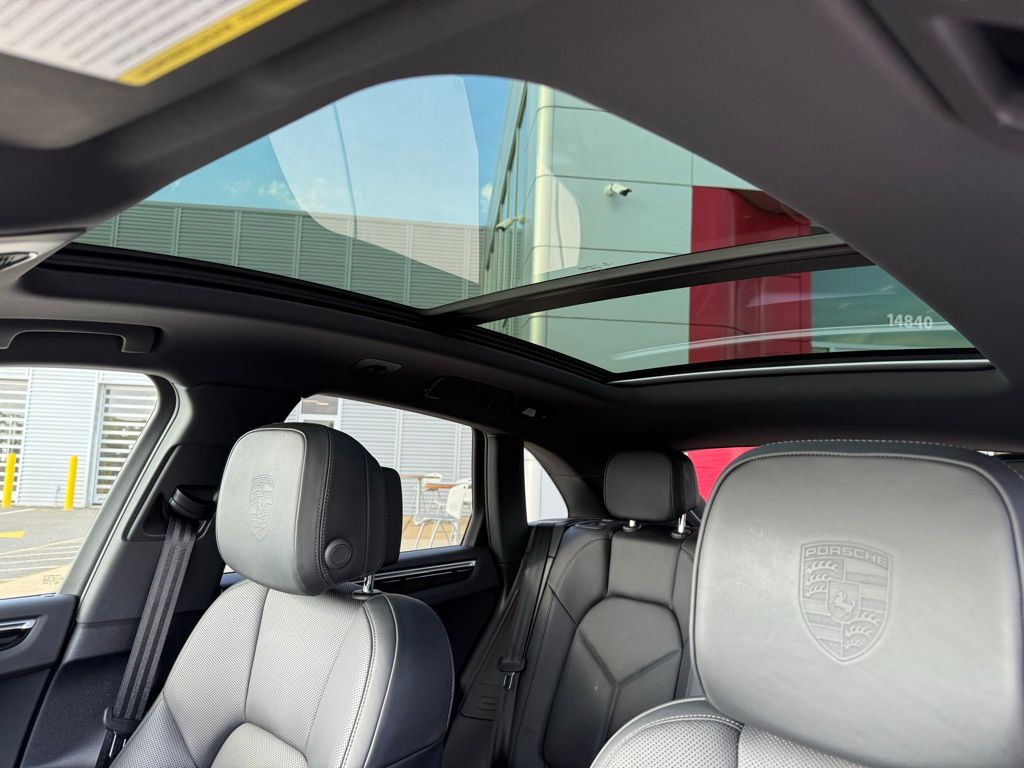 Thumbnail: 2021 Porsche Macan - 31