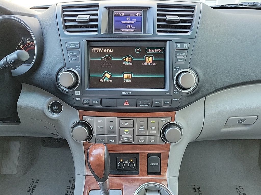 Thumbnail: 2010 Toyota Highlander - 25