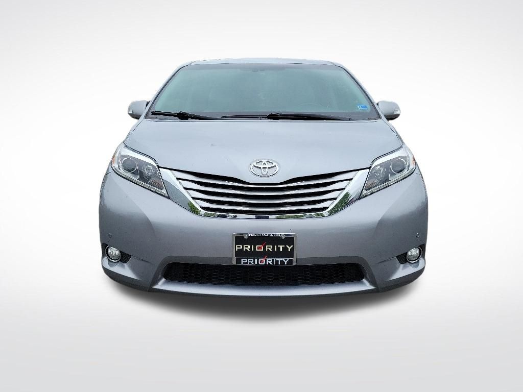 Thumbnail: 2017 Toyota Sienna - 8