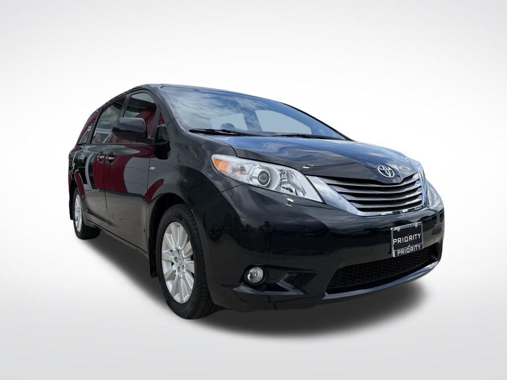 Thumbnail: 2016 Toyota Sienna - 7
