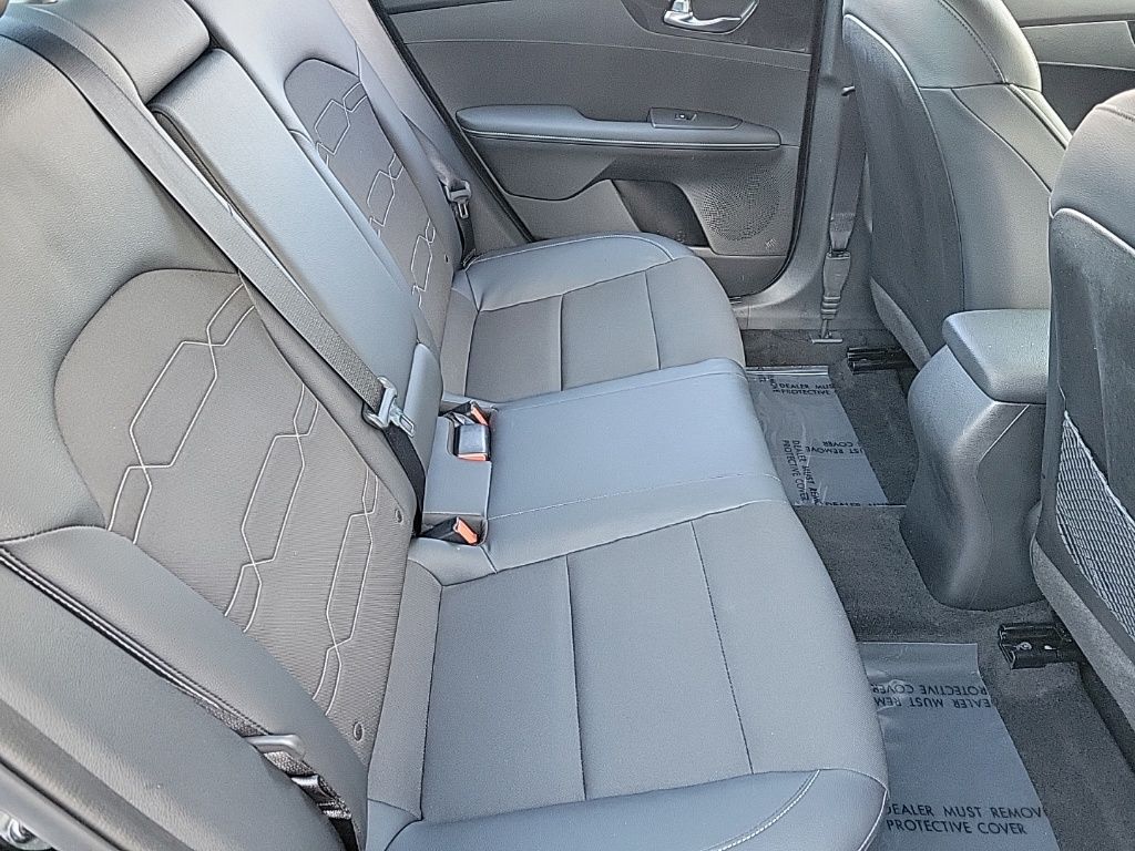 Thumbnail: 2023 Kia Forte - 15