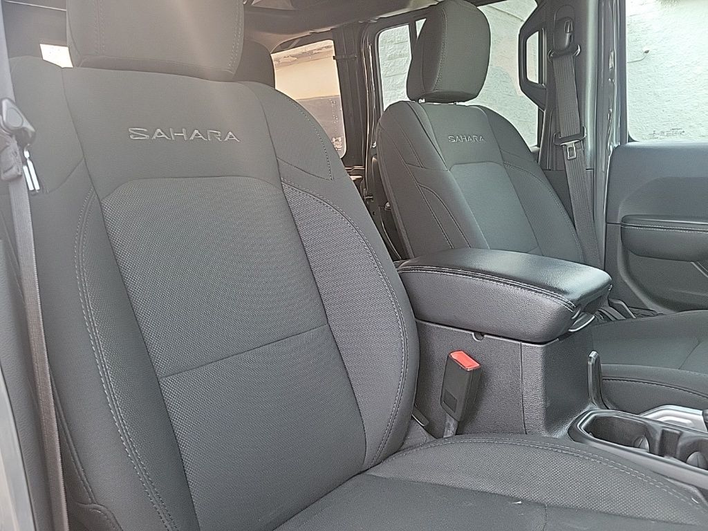 2018 Jeep Wrangler Unlimited Sahara 12