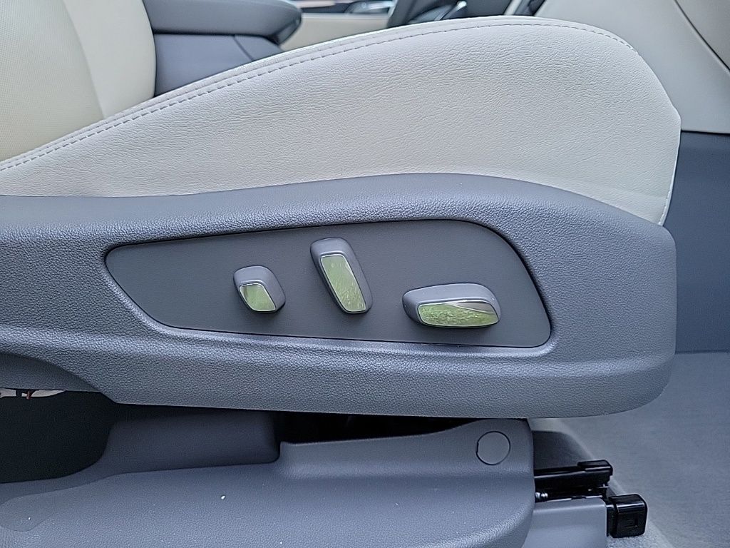 Thumbnail: 2023 Cadillac XT6 - 14