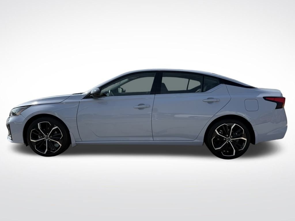 2023 Nissan Altima SR 2