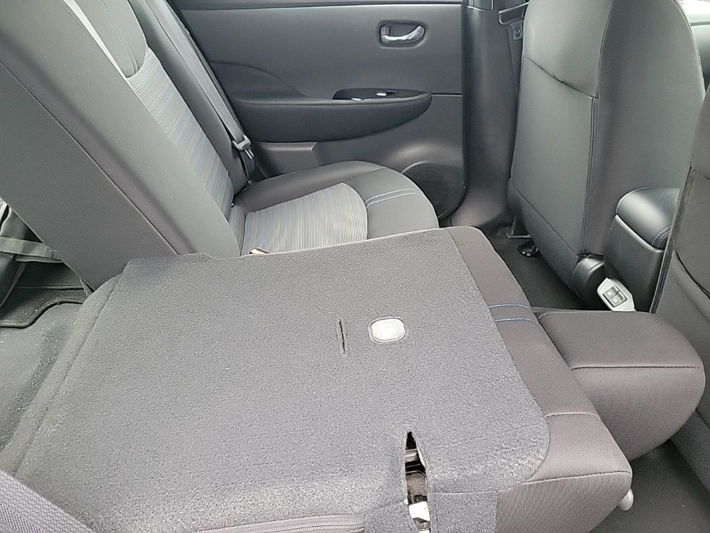 Thumbnail: 2021 Nissan Leaf - 10