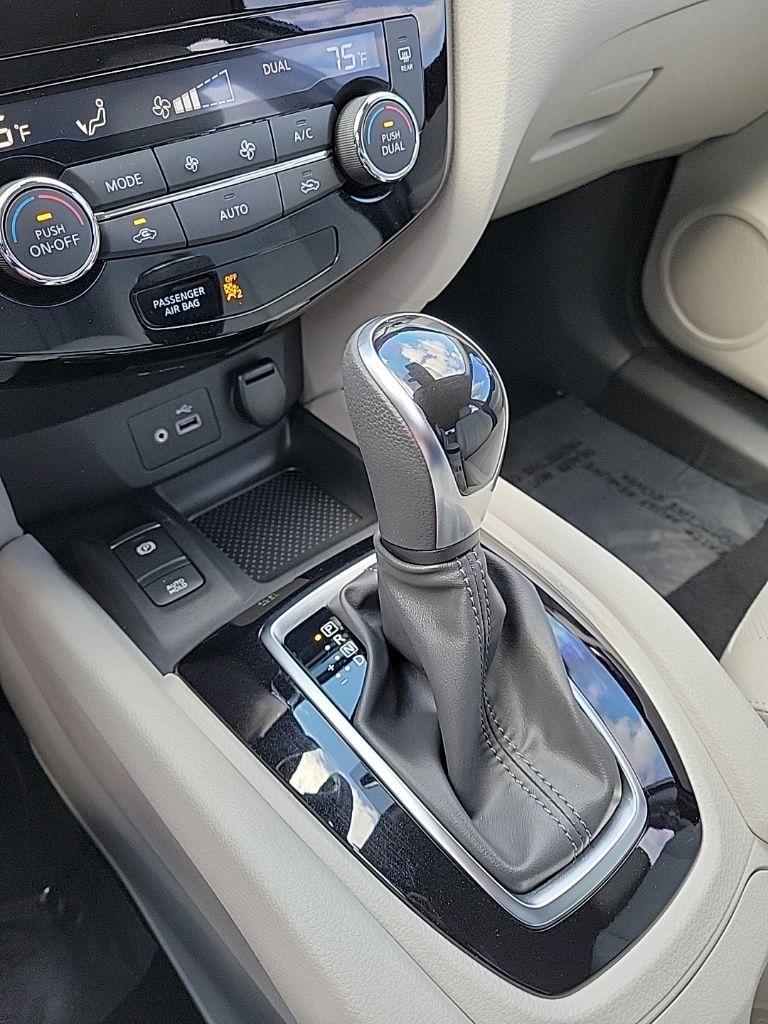 Thumbnail: 2022 Nissan Rogue Sport - 26