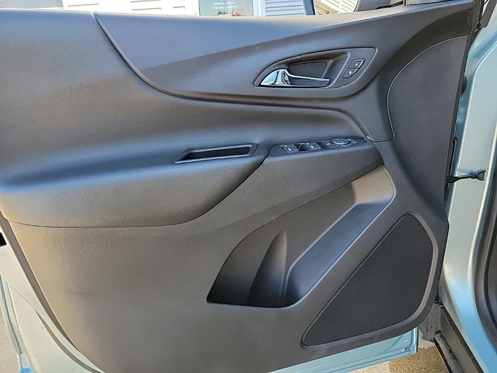 Thumbnail: 2022 Chevrolet Equinox - 22