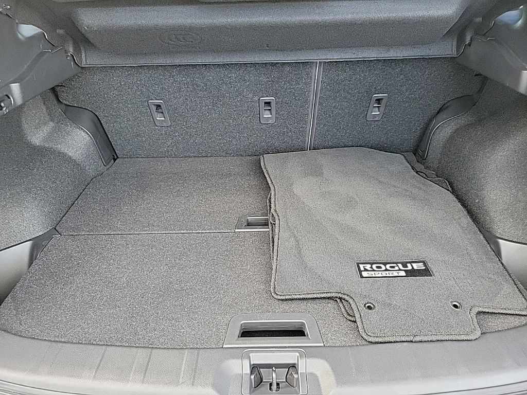 Thumbnail: 2022 Nissan Rogue Sport - 32