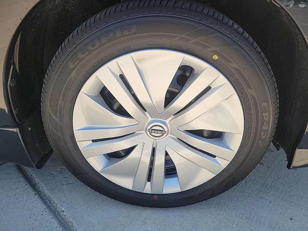 Thumbnail: 2023 Nissan Leaf - 9