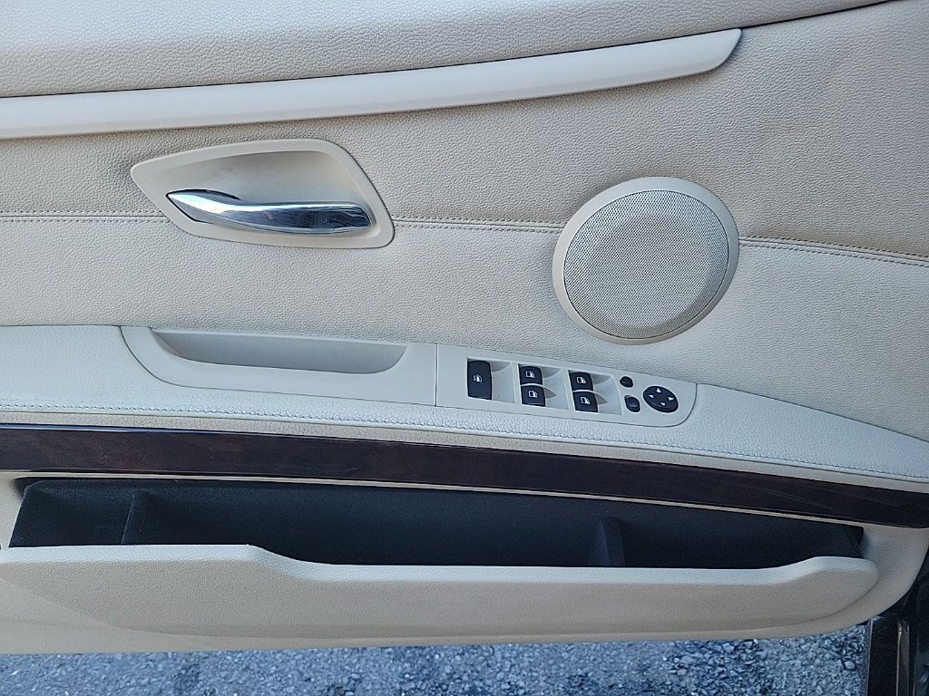 Thumbnail: 2011 BMW 3 Series - 27