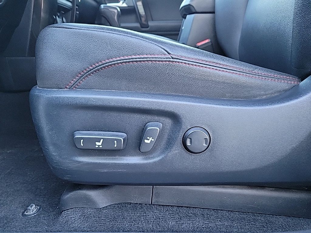 Thumbnail: 2020 Toyota 4Runner - 12