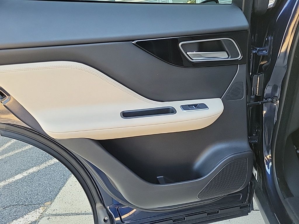 Thumbnail: 2019 Jaguar F-Pace - 20