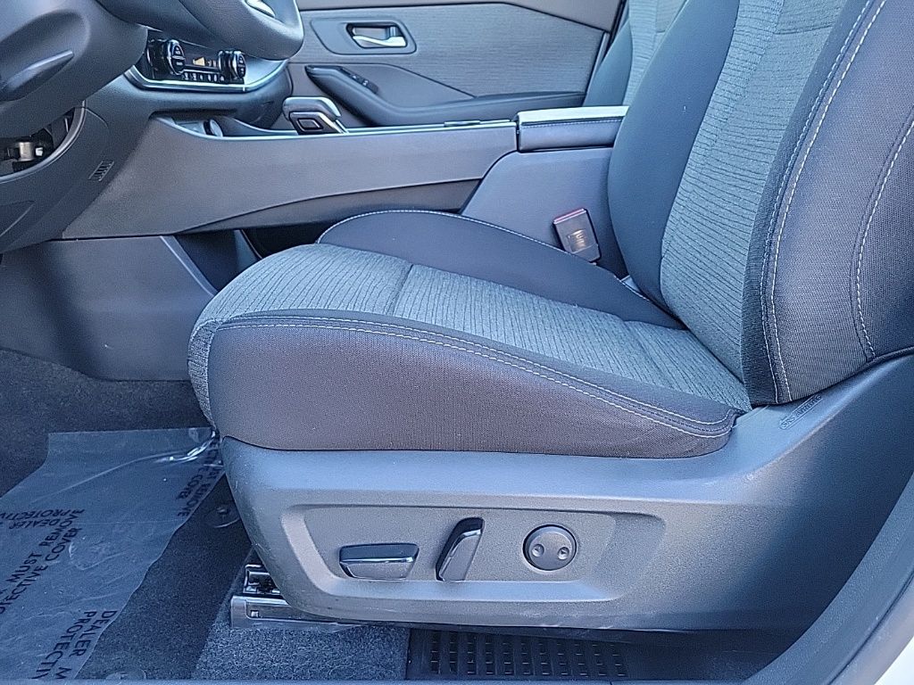 Thumbnail: 2023 Nissan Rogue - 12