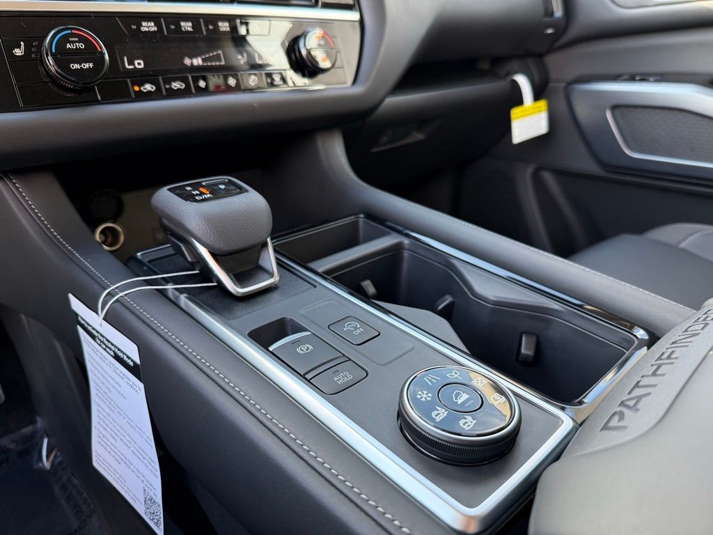 Thumbnail: 2025 Nissan Pathfinder - 25