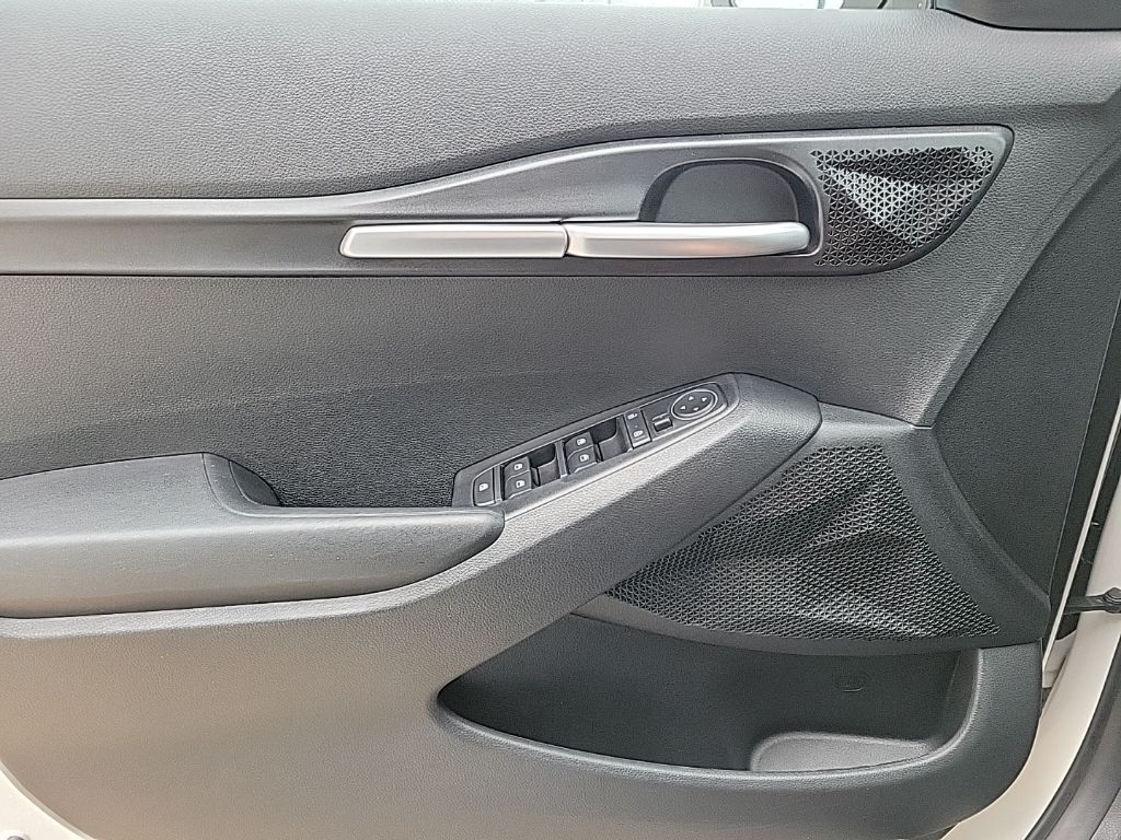 Thumbnail: 2023 Kia Seltos - 30