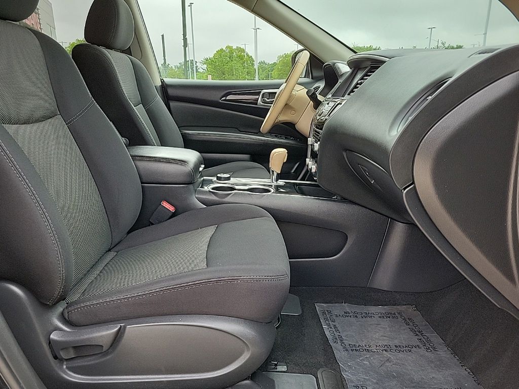 Thumbnail: 2019 Nissan Pathfinder - 16