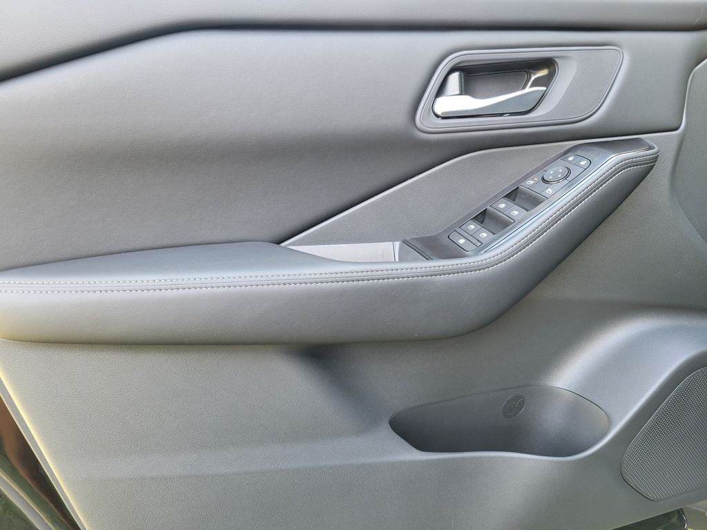 Thumbnail: 2026 Nissan Rogue - 21