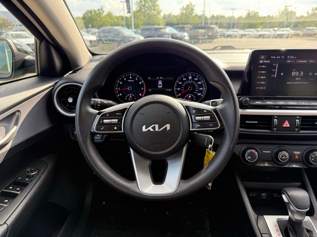 Thumbnail: 2022 Kia Forte - 17