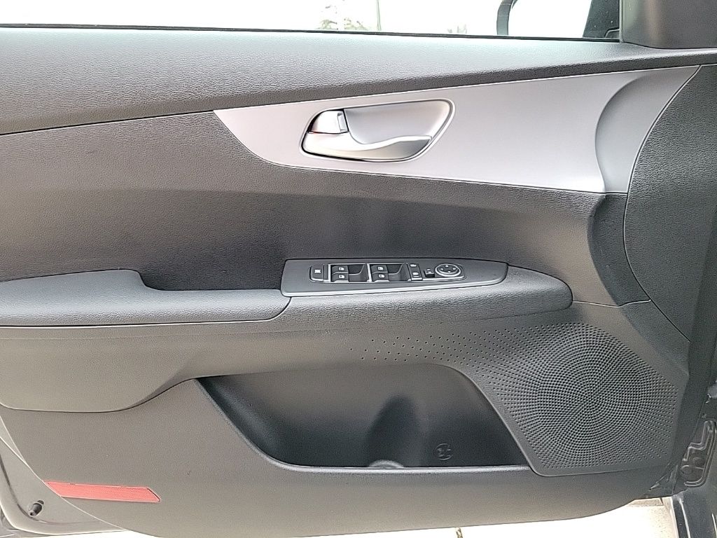 Thumbnail: 2023 Kia Forte - 28