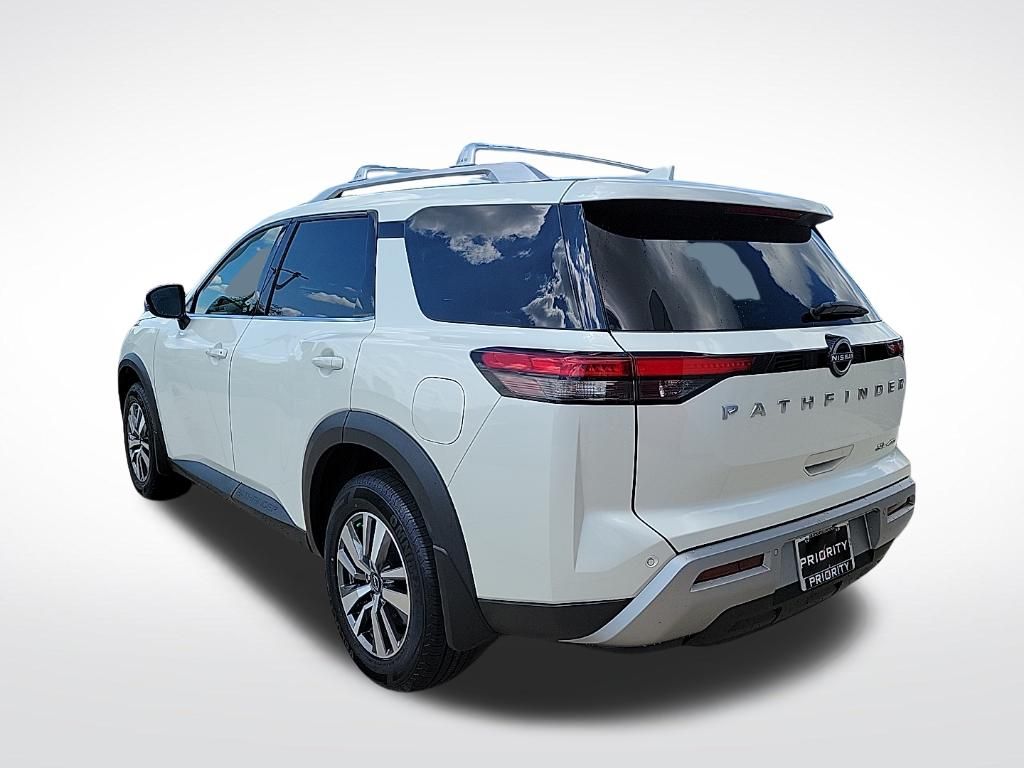 Thumbnail: 2023 Nissan Pathfinder - 3