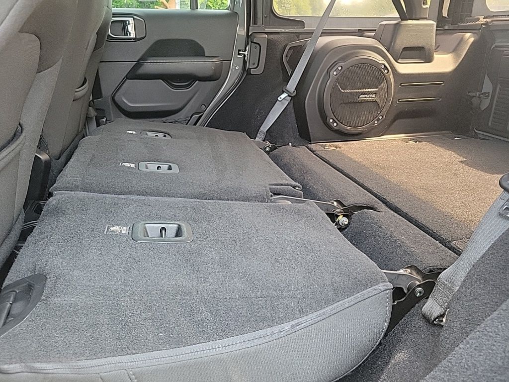 2018 Jeep Wrangler Unlimited Sahara 19