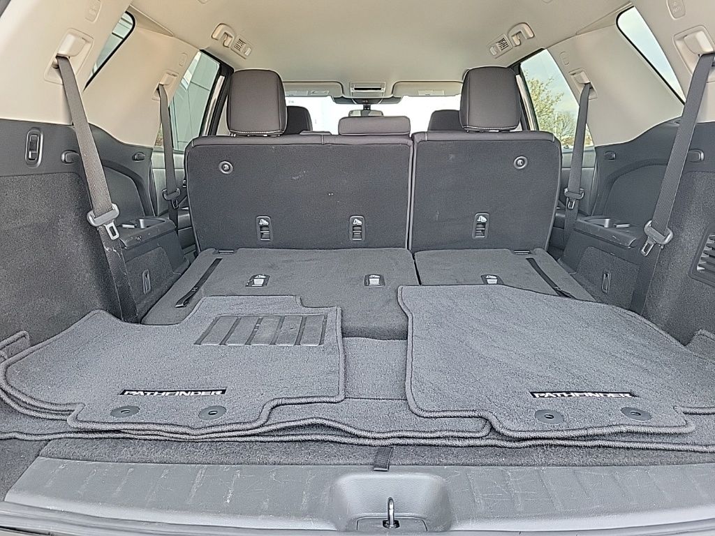 Thumbnail: 2023 Nissan Pathfinder - 19