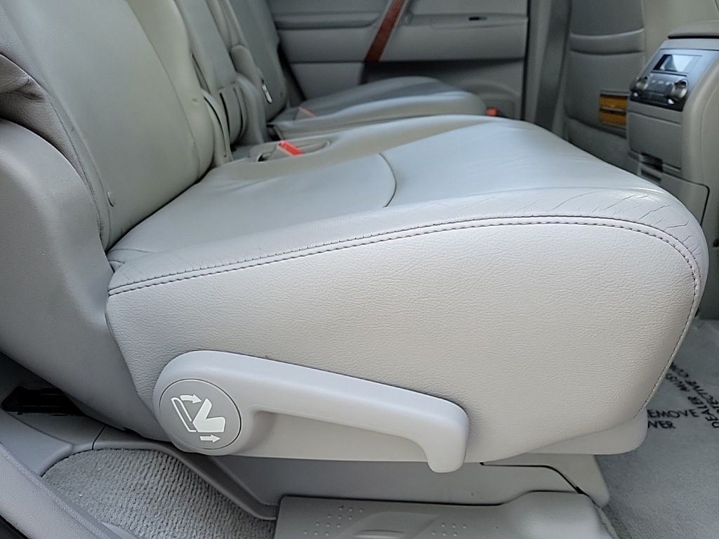 Thumbnail: 2010 Toyota Highlander - 16