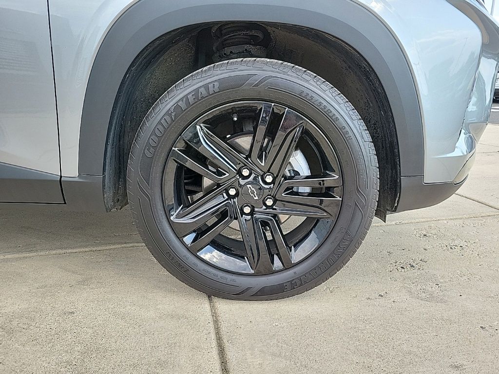 Thumbnail: 2025 Chevrolet Trax - 8