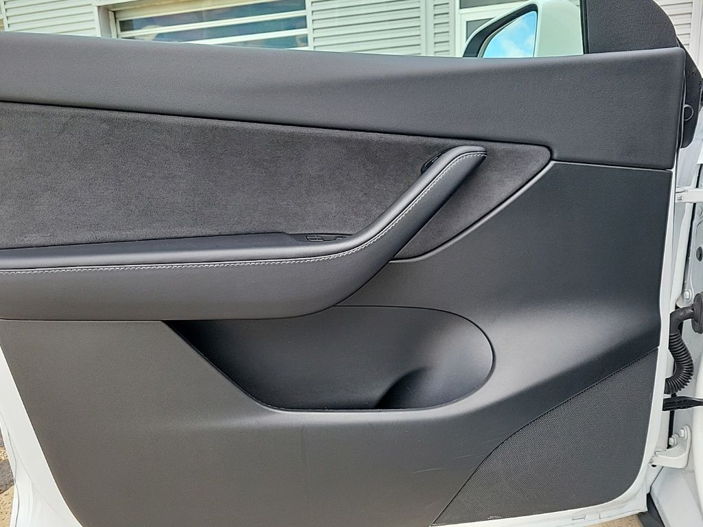 Thumbnail: 2022 Tesla Model Y - 28