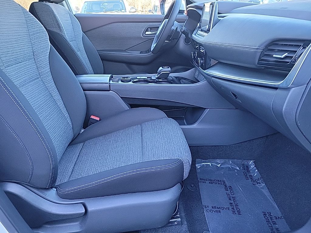 Thumbnail: 2023 Nissan Rogue - 17