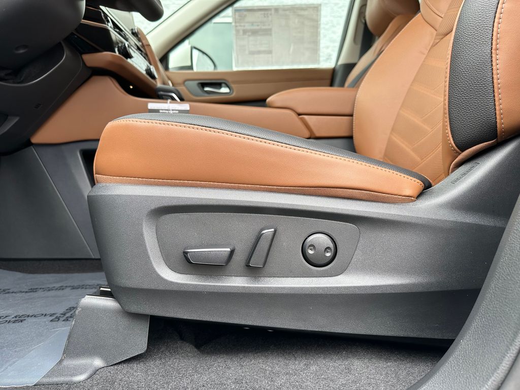 Thumbnail: 2025 Nissan Pathfinder - 13