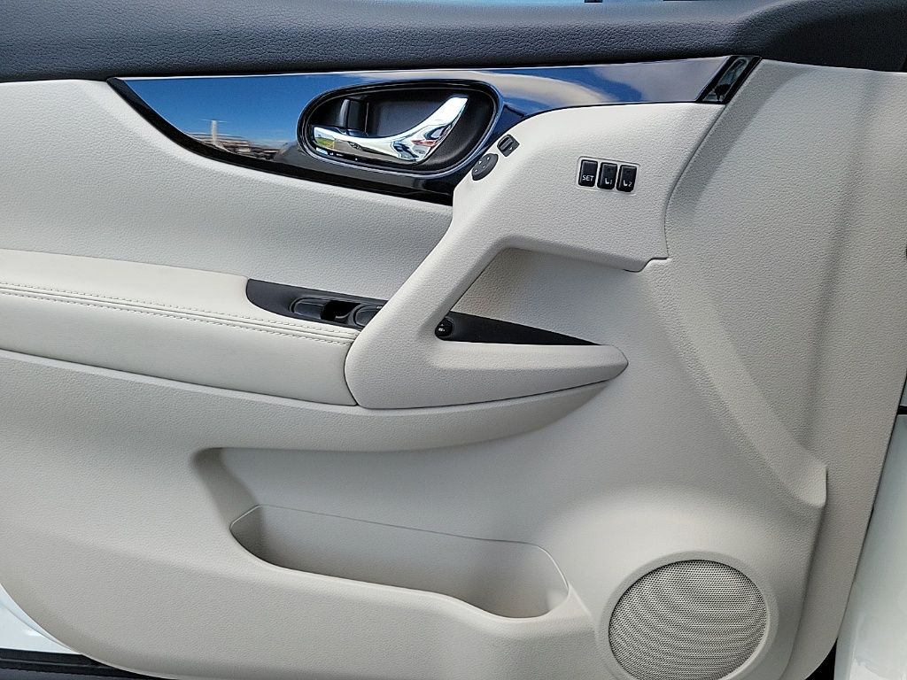 Thumbnail: 2022 Nissan Rogue Sport - 28