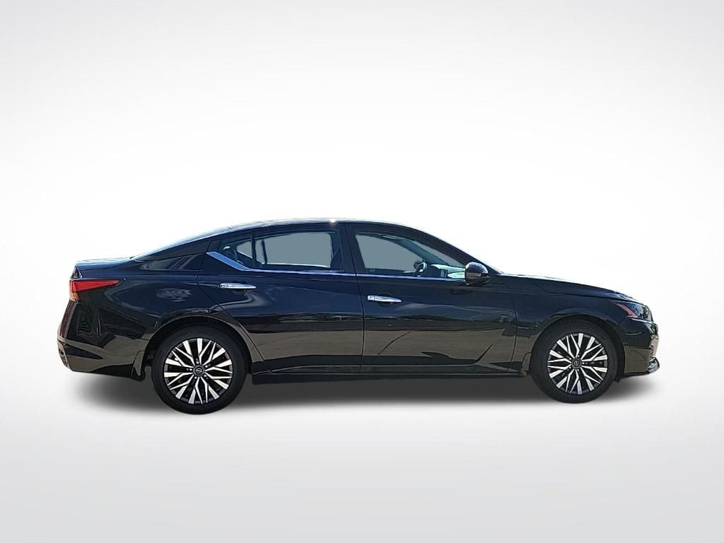 Thumbnail: 2023 Nissan Altima - 5
