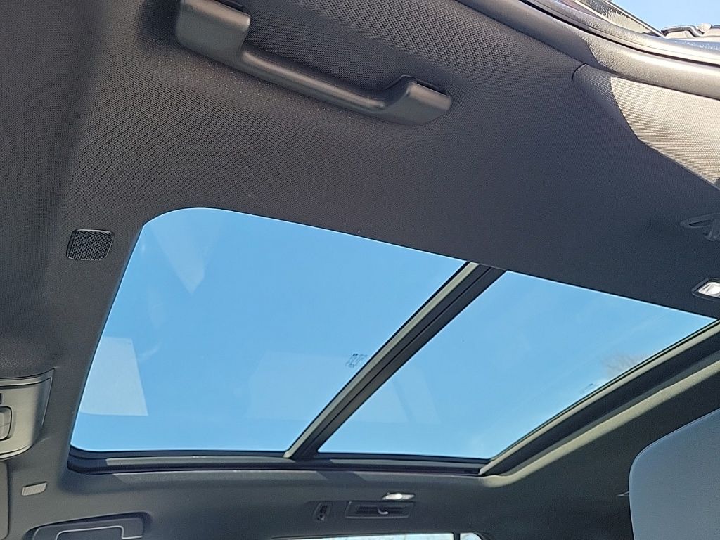 Thumbnail: 2022 Chevrolet Suburban - 34