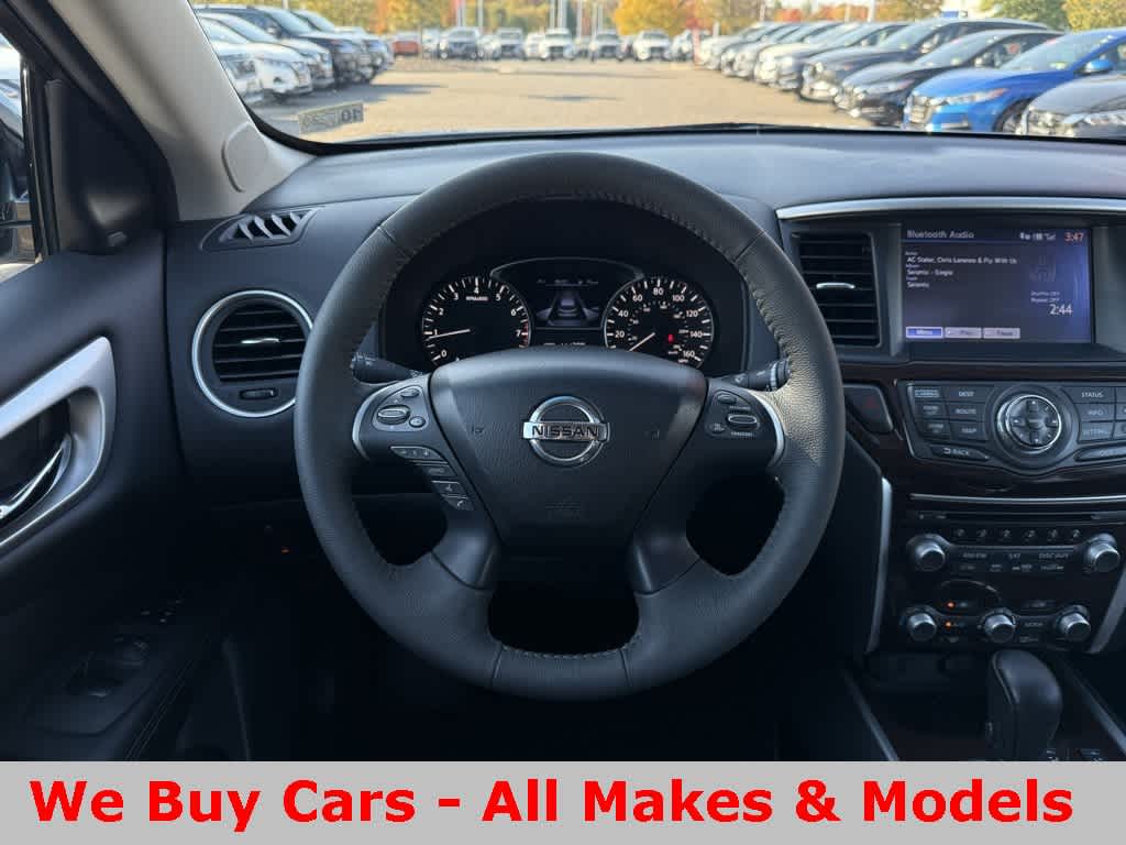 Thumbnail: 2015 Nissan Pathfinder - 17
