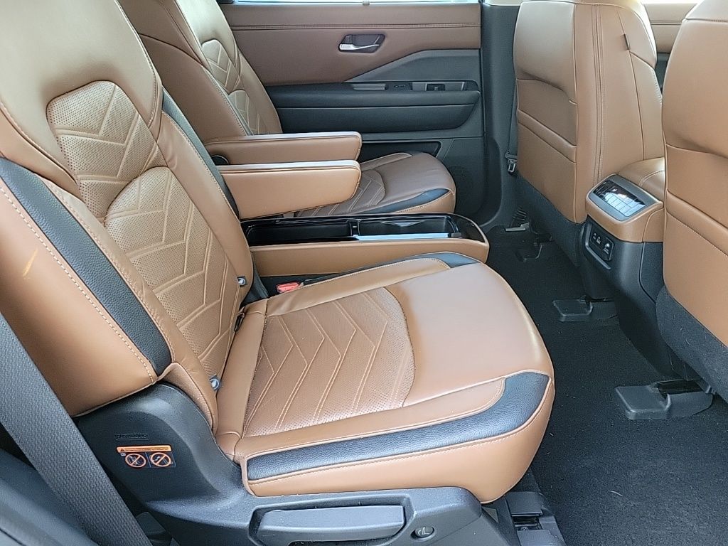 Thumbnail: 2023 Nissan Pathfinder - 18