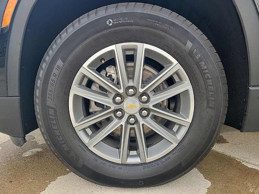 Thumbnail: 2023 Chevrolet Traverse - 32