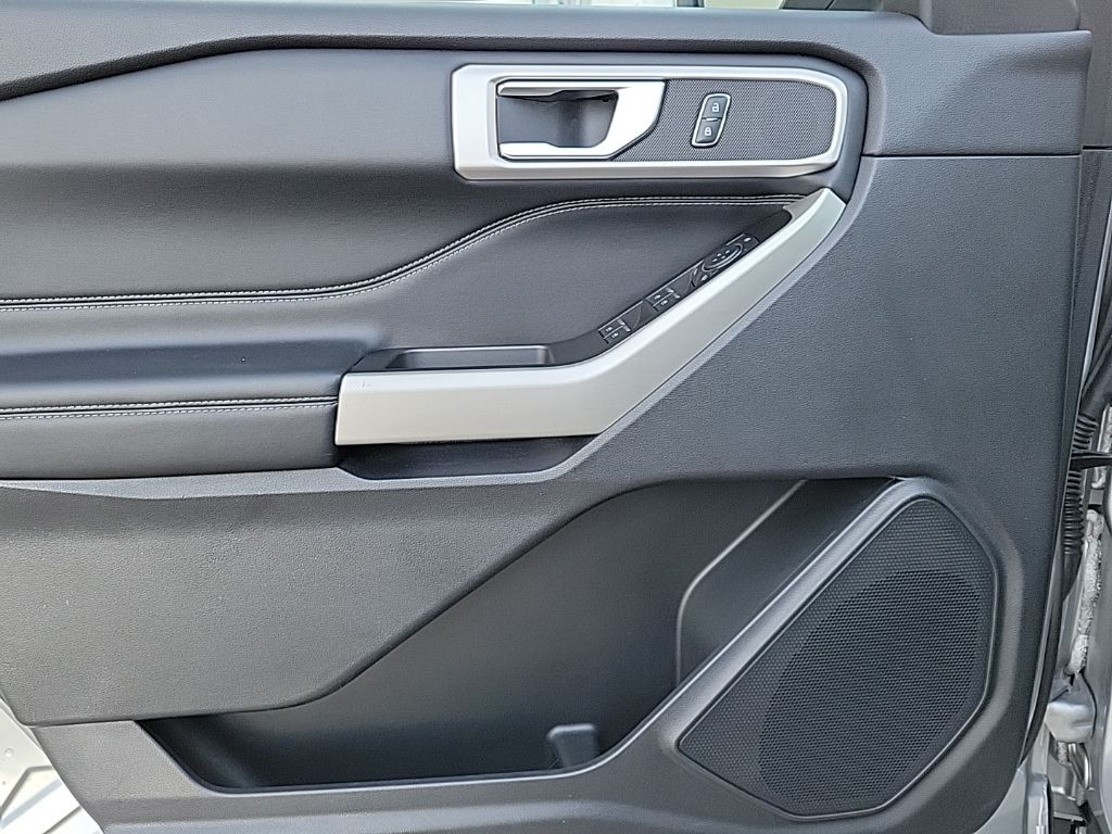 Thumbnail: 2021 Ford Explorer - 32