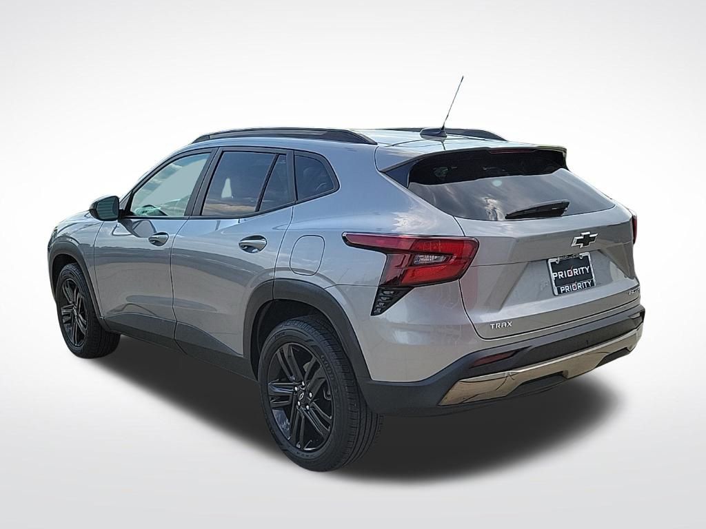Thumbnail: 2025 Chevrolet Trax - 3