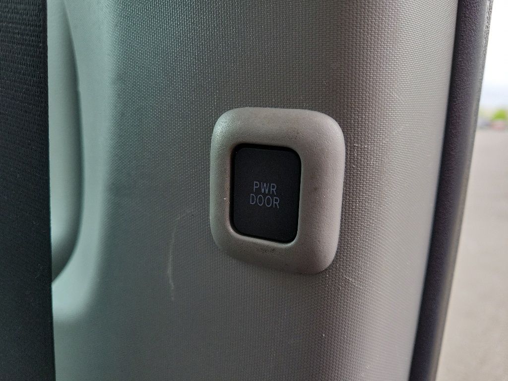 Thumbnail: 2017 Toyota Sienna - 19